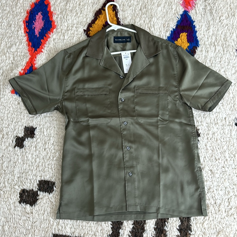 Silky, olive green button up, short sleeves